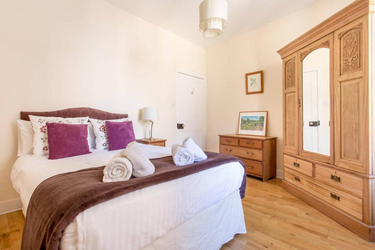 Altido Retro Castle Retreat 2Bed Apartment เอดินบะระ ห้อง รูปภาพ