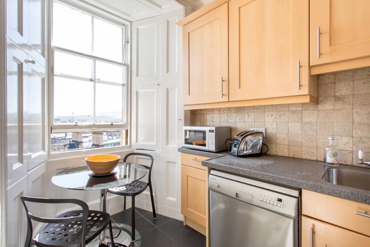 Altido Retro Castle Retreat 2Bed Apartment เอดินบะระ ห้อง รูปภาพ