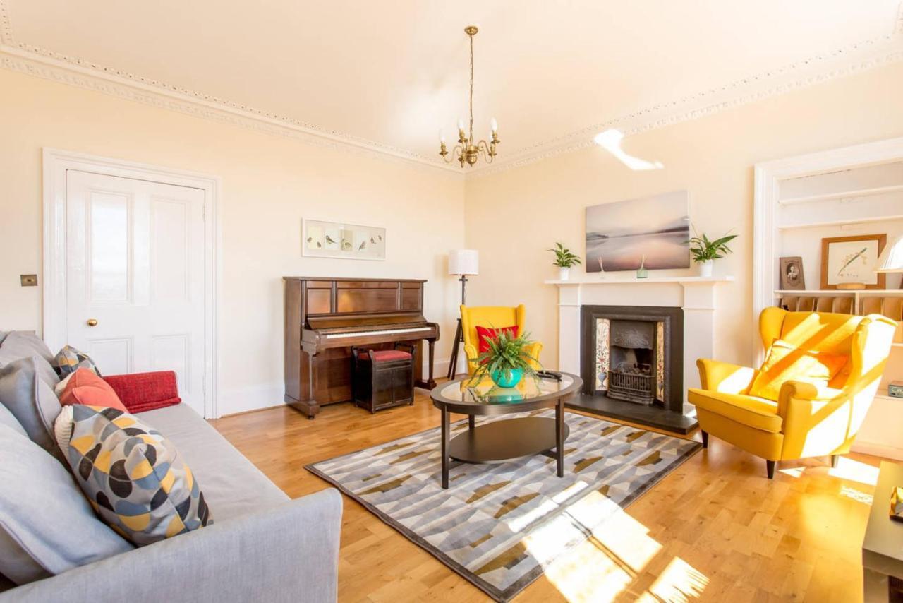 Altido Retro Castle Retreat 2Bed Apartment เอดินบะระ ภายนอก รูปภาพ