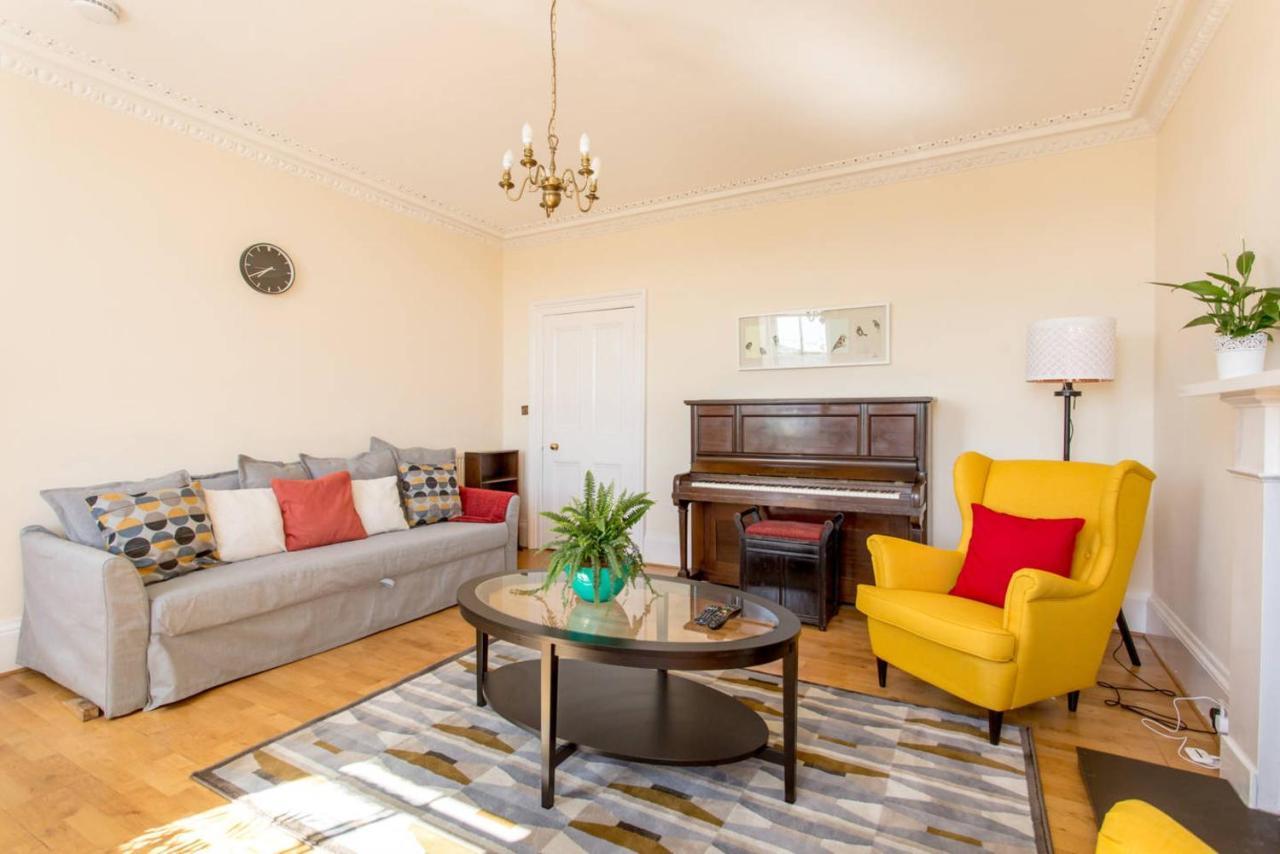 Altido Retro Castle Retreat 2Bed Apartment เอดินบะระ ห้อง รูปภาพ