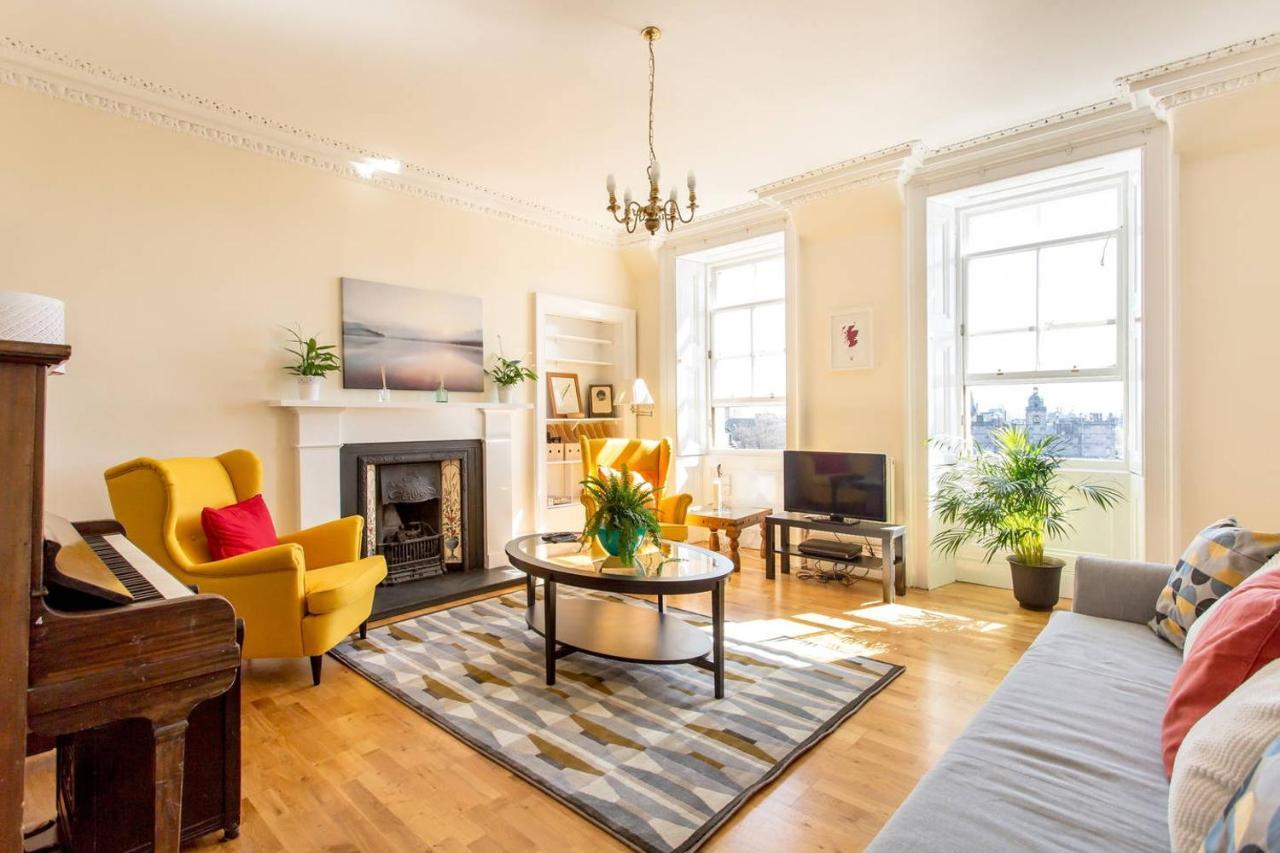 Altido Retro Castle Retreat 2Bed Apartment เอดินบะระ ภายนอก รูปภาพ